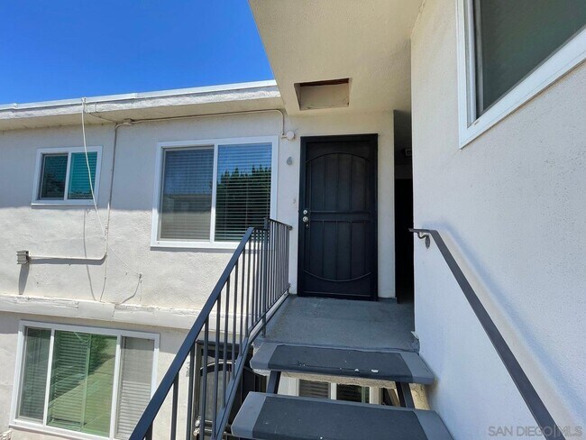 4515 Bancroft St in San Diego, CA - Building Photo - Building Photo