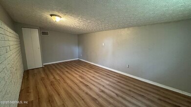 1053 Cherbourg Ave E in Jacksonville, FL - Building Photo - Building Photo