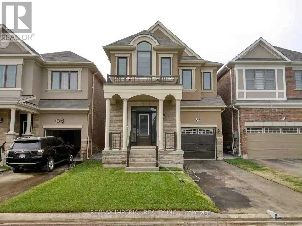 95 Hartney Dr in Richmond Hill, ON - Building Photo