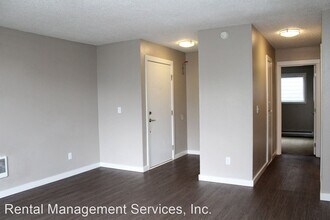 9222 N Lombard St in Portland, OR - Foto de edificio - Building Photo