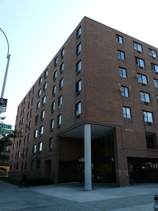 Rainbow Plaza Associates in Bronx, NY - Foto de edificio