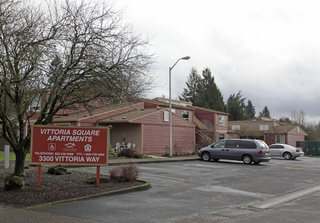 Vittoria Square in Newberg, OR - Building Photo