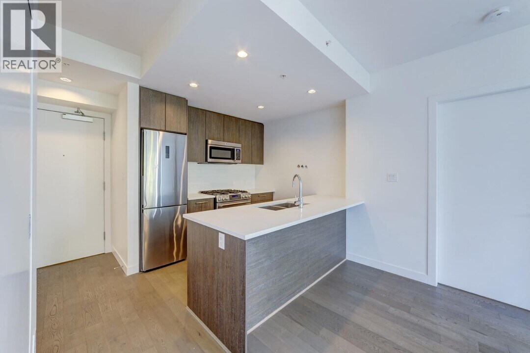 9060 University Crescent in Burnaby, BC - Building Photo