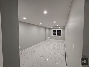 SCHURZ AVENUE, BRONX in Bronx, NY - Foto de edificio - Building Photo