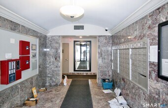 300 Broad St in Stamford, CT - Building Photo - Building Photo