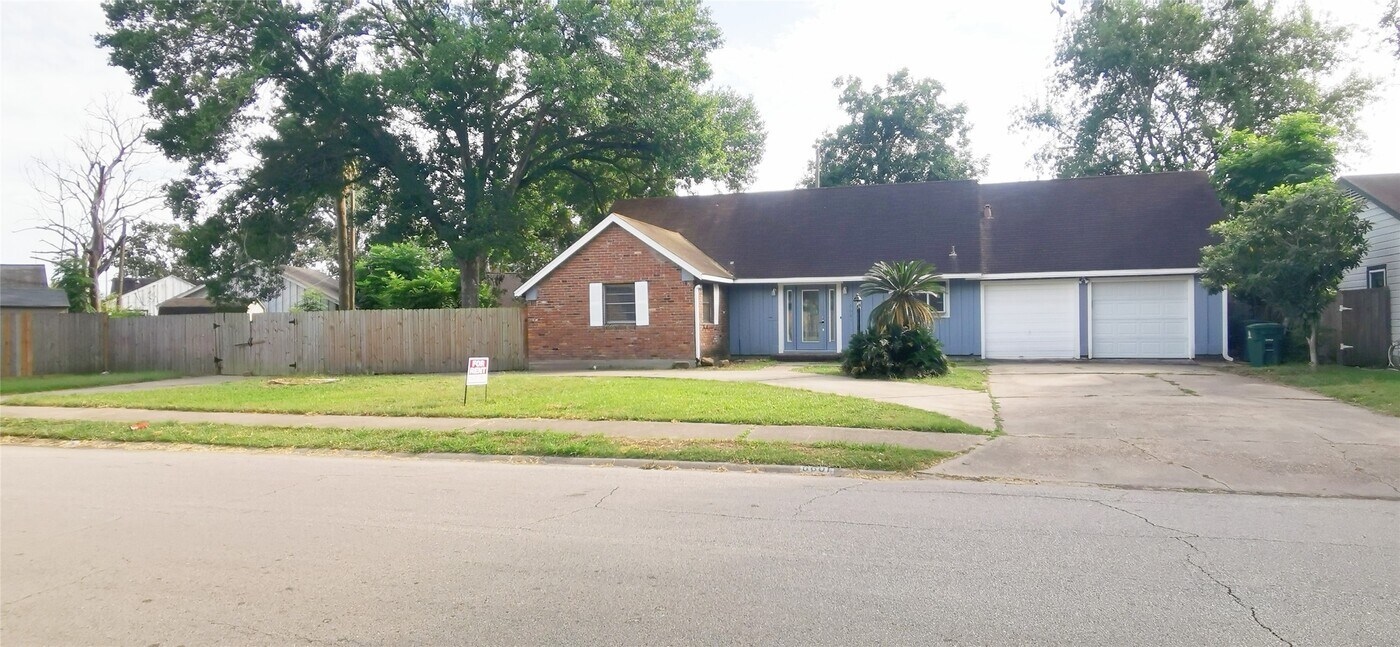 6601 Sharpview Dr in Houston, TX - Building Photo