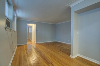 4837 Cadieux Rd in Detroit, MI - Building Photo - Building Photo