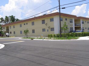 Diane Apartments in Miami, FL - Building Photo - Building Photo