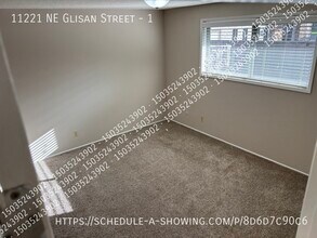 11221 NE Glisan St in Portland, OR - Building Photo - Building Photo