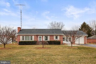 1055 S Main St in Chambersburg, PA - Building Photo