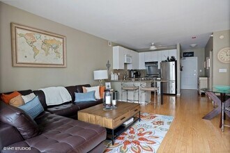 21 W Chestnut St in Chicago, IL - Building Photo - Building Photo