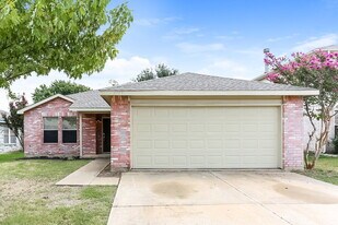 8757 Garden Springs Dr in Fort Worth, TX - Building Photo