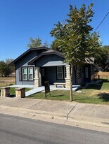 605 W 10th St in Georgetown, TX - Building Photo