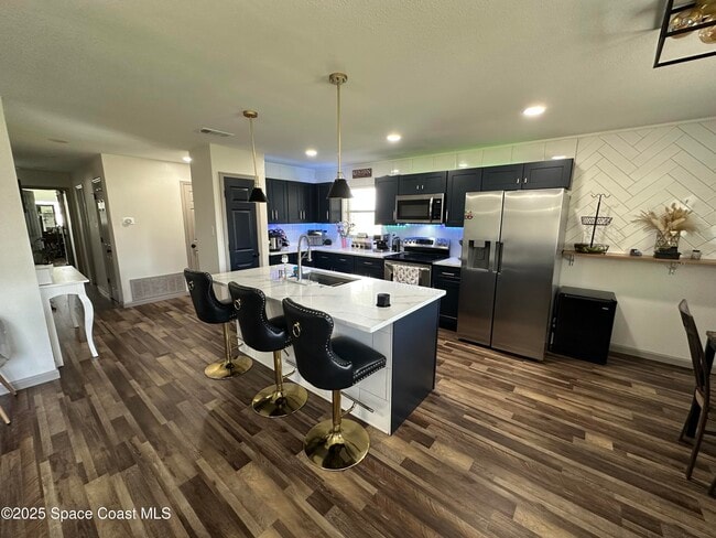 property at 724 Ixora Ave