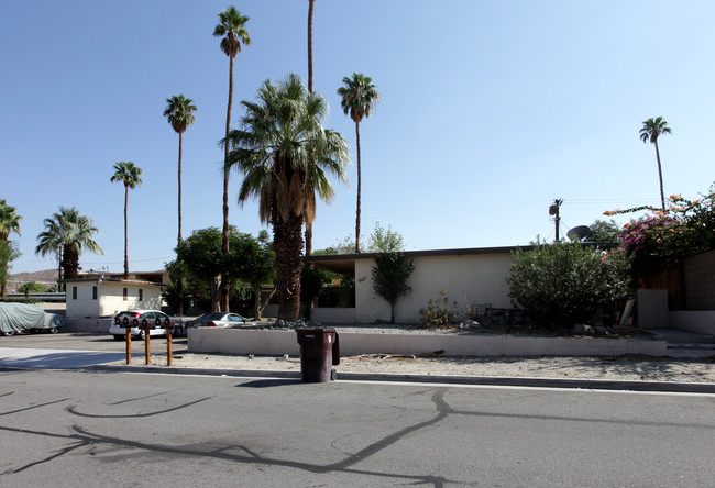 68461 Tahquitz Rd in Cathedral City, CA - Foto de edificio - Building Photo