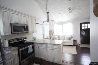 49 Fanning Ave in Hampton Bays, NY - Building Photo - Building Photo