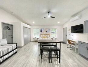 1221 Corbett Ln in Orlando, FL - Building Photo - Building Photo