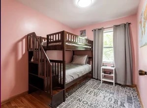 904 E Maxwell Ln in Bloomington, IN - Foto de edificio - Building Photo