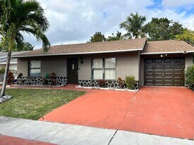 7347 Pinedale Dr in Boynton Beach, FL - Building Photo