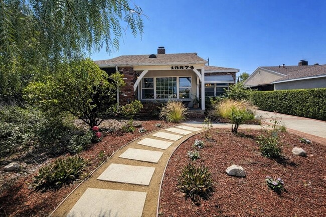 13574 Ottoman St in Los Angeles, CA - Building Photo - Building Photo