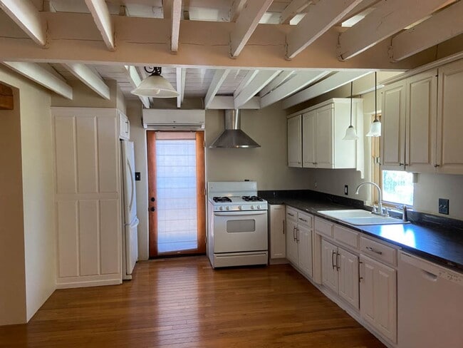 1023 1/2 Santa Fe Ave SW in Albuquerque, NM - Building Photo - Building Photo
