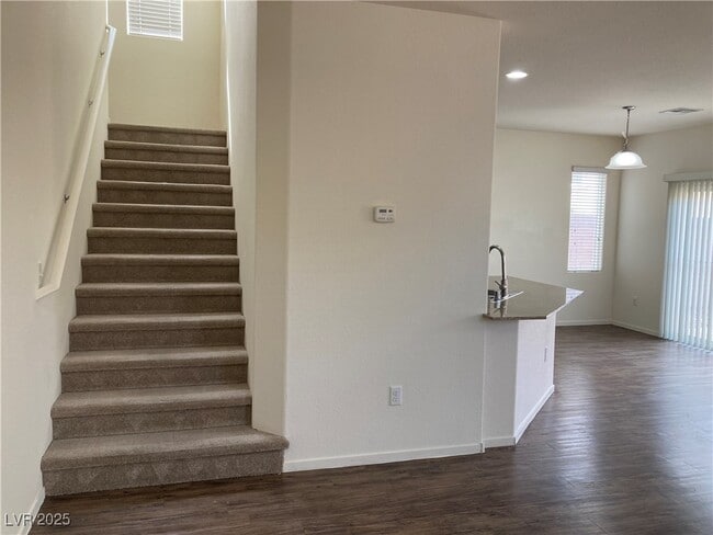 9472 Knopfler Ln