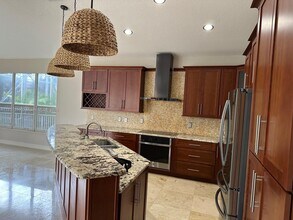18580 SW 44th St in Miramar, FL - Foto de edificio - Building Photo