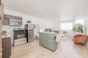 The Varsity North in Centralia, WA - Building Photo