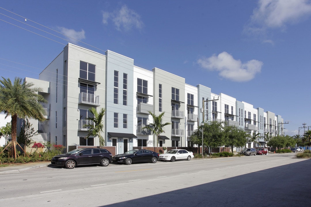 Urban Village On 5th Avenue in Fort Lauderdale, FL - Foto de edificio