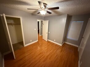 7033 Kenwood St in Las Vegas, NV - Building Photo - Building Photo