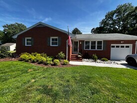 101 Mary Ann Dr in Seaford, VA - Building Photo