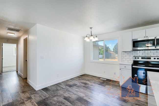 2443 S Five Mile Rd in Boise, ID - Building Photo - Building Photo