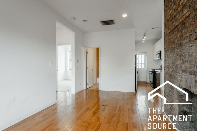 1212 W Foster Ave, Unit 2A in Chicago, IL - Foto de edificio - Building Photo