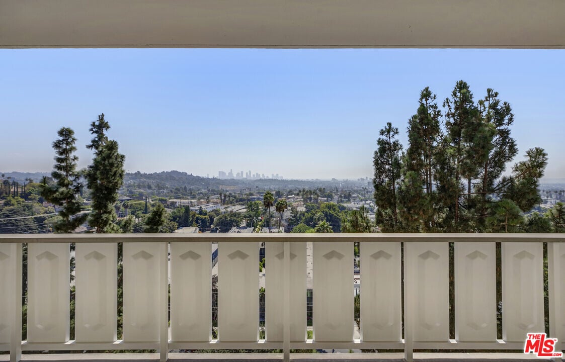 4455 Los Feliz Blvd in Los Angeles, CA - Building Photo
