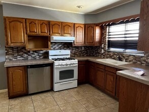 112 De Leon Dr in El Paso, TX - Building Photo - Building Photo
