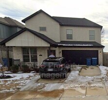 3213 SW Hillstone Ave in Bentonville, AR - Building Photo