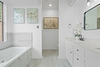 4731 N Cashel Cir in Houston, TX - Building Photo - Building Photo