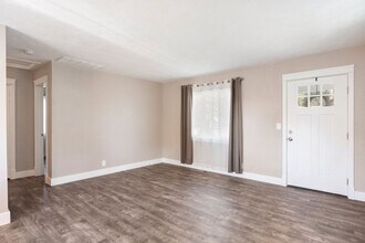 418 E Hawthorne Rd in Spokane, WA - Building Photo - Building Photo