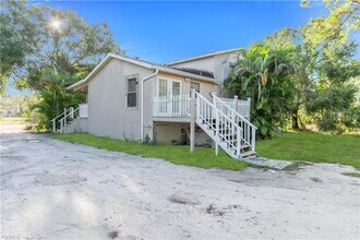 2313 Hamilton Ave in Alva, FL - Building Photo - Building Photo