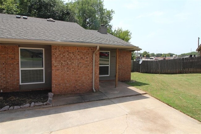 property at 904 Aspen Ct