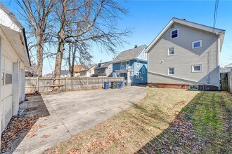 1518 Ridgewood Ave in Lakewood, OH - Building Photo - Building Photo