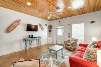 2120 Eleventh St in Port Aransas, TX - Building Photo - Building Photo