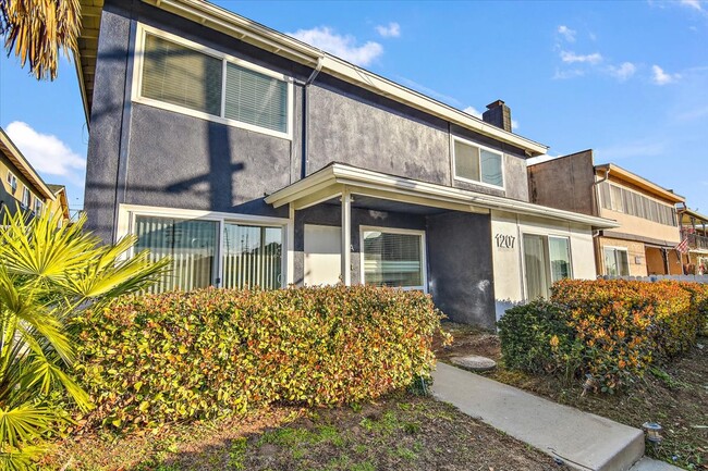 1207 Beryl St in Redondo Beach, CA - Building Photo - Building Photo