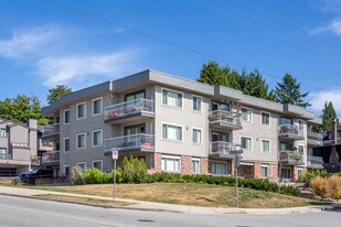 110 Kings Rd E in North Vancouver, BC - Building Photo