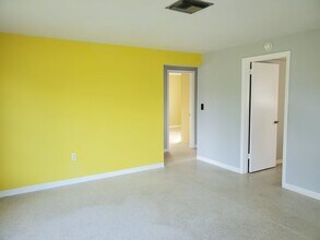 211 Oklahoma Ave in Ft. Myers, FL - Building Photo - Building Photo