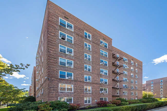 The Balfour in Forest Hills, NY - Building Photo - Building Photo