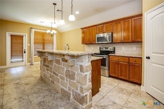 103 Tiki Ct in Victoria, TX - Building Photo - Building Photo