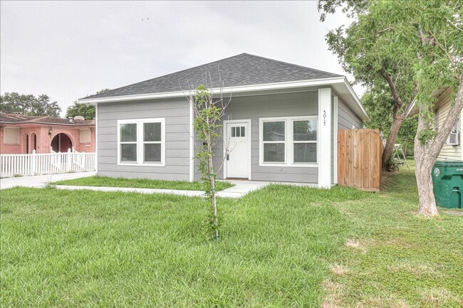 5017 Moravian Dr in Corpus Christi, TX - Building Photo - Building Photo