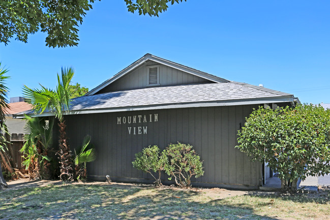 Mountain View Apartments in Merced, CA - Foto de edificio - Building Photo