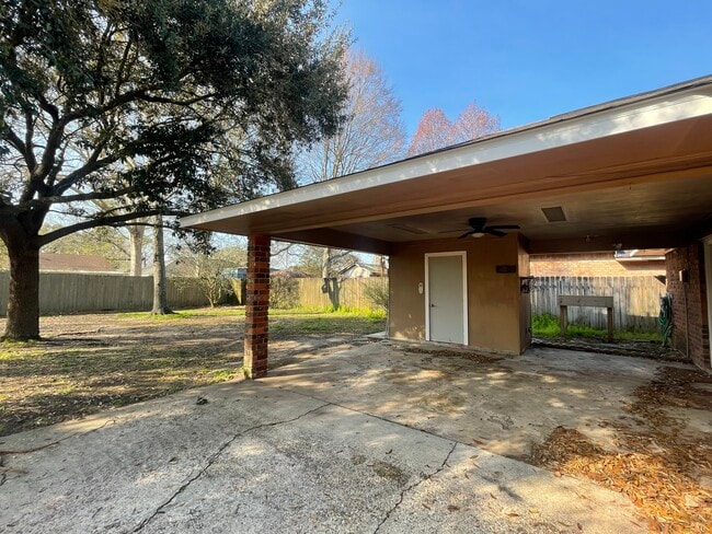 16602 Morel Ave in Baton Rouge, LA - Foto de edificio - Building Photo
